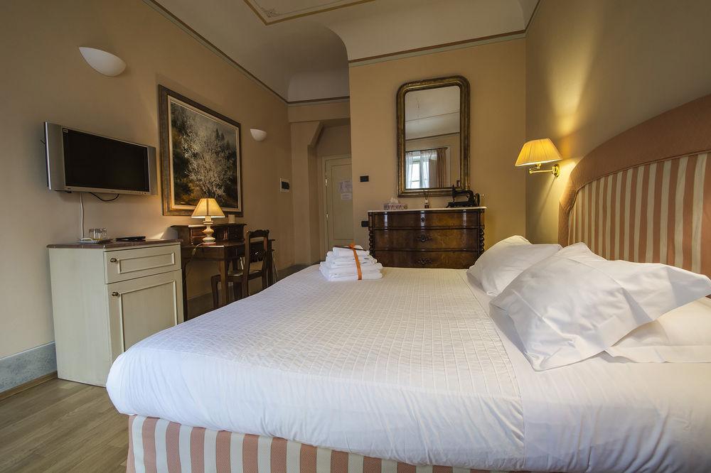 לינה וארוחת בוקר לוקה A Palazzo Busdraghi Residenza D'Epoca מראה חיצוני תמונה