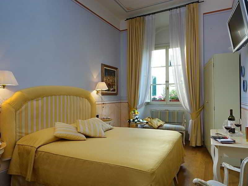 לינה וארוחת בוקר לוקה A Palazzo Busdraghi Residenza D'Epoca מראה חיצוני תמונה