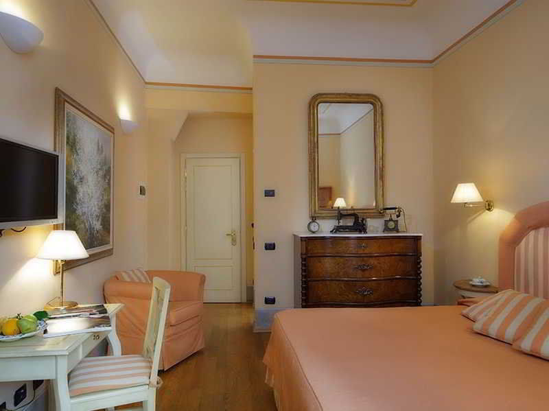 לינה וארוחת בוקר לוקה A Palazzo Busdraghi Residenza D'Epoca מראה חיצוני תמונה
