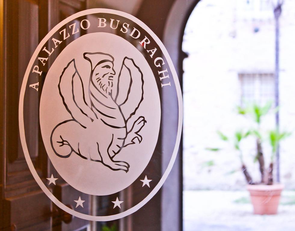 לינה וארוחת בוקר לוקה A Palazzo Busdraghi Residenza D'Epoca מראה חיצוני תמונה